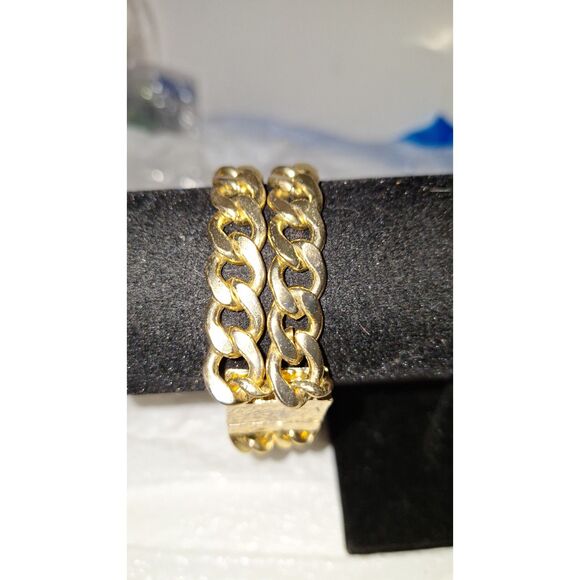 A Women's Heavy Gold Tone Chain Bracelet Layered Magnetic Chunky Runway - Picture 2 of 8